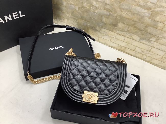 CHANEL Messenger Bag Boy Grain Effect Calf Leather & Gold Plated Metal Black 12.5*18*6CM - 1