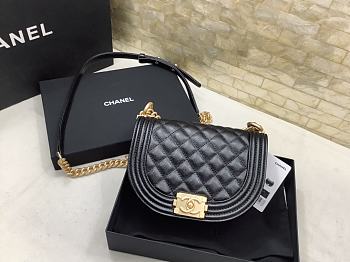 CHANEL Messenger Bag Boy Grain Effect Calf Leather & Gold Plated Metal Black 12.5*18*6CM