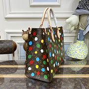 LV x YK OnTheGo MM​ Monogram M46379 35 x 27 x 14 CM - 5