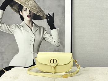 DIOR BOBBY EAST-WEST BAG LIGHT YELLOW M9327 22 x 13 x 5 CM