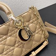 MEDIUM LADY D-JOY BAG SAND-COLORED 9217 26*14*6cm - 3