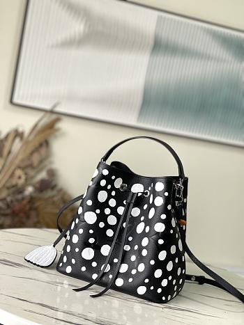 LV x YK Néonoé BB Black M21753 20 x 20 x 13 CM