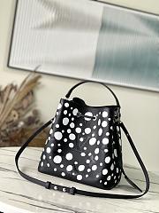 LV x YK Néonoé BB Black M21753 20 x 20 x 13 CM - 2