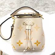 LV Néonoé Empreinte Monogram Beige M45716 20 x 20 x 13 CM - 1