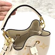 LV Néonoé Empreinte Monogram Beige M45716 20 x 20 x 13 CM - 3