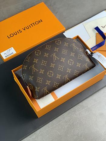  Lv Cosmetic Pouch GM M47353 24X17x6cm