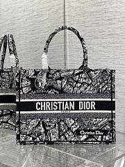 MEDIUM DIOR BOOK TOTE Black and White Plan de Paris Embroidery 36*18*28cm - 1