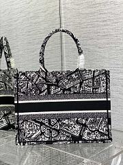 MEDIUM DIOR BOOK TOTE Black and White Plan de Paris Embroidery 36*18*28cm - 6