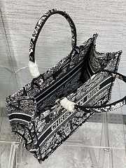 MEDIUM DIOR BOOK TOTE Black and White Plan de Paris Embroidery 36*18*28cm - 2