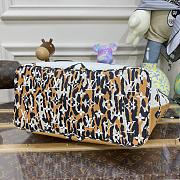 LV Giant Jungle MM Monogram Canvas Tote 31*17*28.5CM - 4