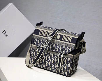 Messenger bag 01  27 x 28 x 11 cm