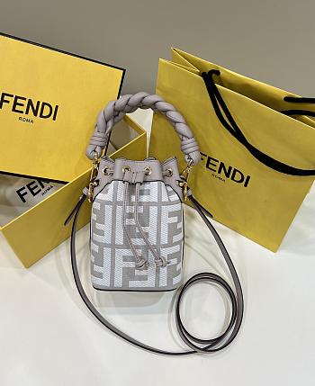 fendi mon tresor mini bag  12X18X10CM
