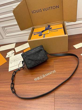LV crossbody bag M44735 18.5*13*8CM