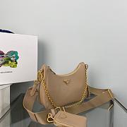 prada re-edition 2005 shoulder bag04 22x18x6cm - 4