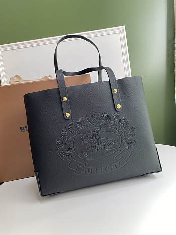 Embossed Letter Badge Handbags01 35*29*12cm