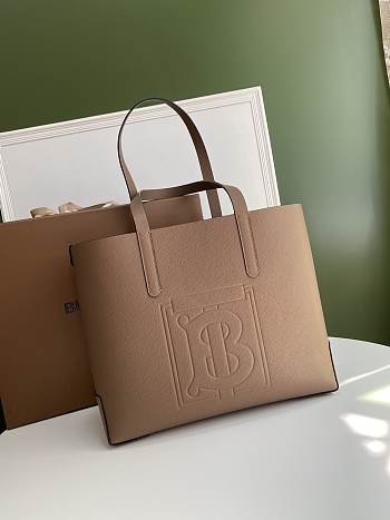 Embossed Letter Badge Handbags05 35*29*12cm