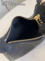 LV M82391 Mini Moon bag 20.5*11*5cm - 3