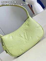 LV M82425 Mini Moon bag 20.5*11*5CM - 3