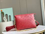 lv Coussin 26 x 20 x 12CM - 1