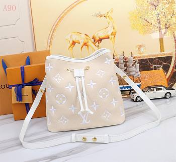 LV neonoe 26 x 26 x 17.5 cm