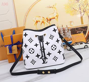 LV neonoe01 26 x 26 x 17.5 cm