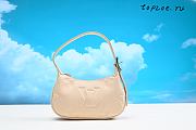 LV M82391 Mini Moon  20.5*11*5cm - 2