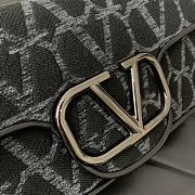 Valentino Garavani V02 27✖13✖6cm - 2