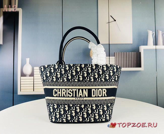 Dior01 37x26x13cmx23.5cm - 1