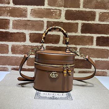 GUCCI Mini Bamboo Shoulder Bag02 15.5X13.5X4cm