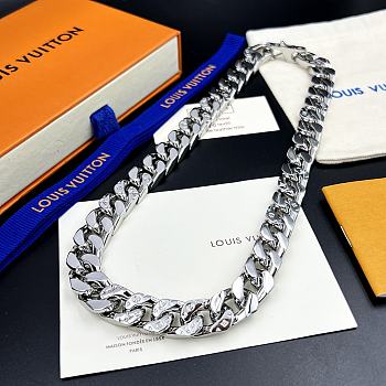 LV Chain Links necklace