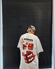 Camiseta de manga corta con cuello redondo y estampado de letras con dados de STUSSY Dice Print Letter Pattern Crew Neck Short Sleeve T-Shirt - 2
