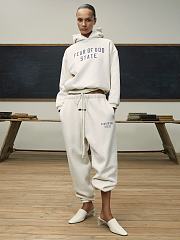 Conjunto Fear of God Essentials FW24 STATE Hoodie y Sweatpants Fear of God Essentials FW24 STATE Full Set - 2