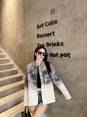Chaqueta Estilo Camisa Denim con Monograma Efecto Galaxia y Spray Louis Vuitton Louis Vuitton Spray Monogram Denim Shirt Jacket - 2