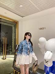 Chaqueta Estilo Camisa Denim con Monograma Efecto Galaxia Azul Louis Vuitton Louis Vuitton Blue Spray Monogram Denim Shirt Jacket - 3