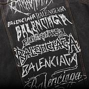 Chaqueta Denim Lavada con Estampado Estilo Gótico Sánscrito Balenciaga Balenciaga Printed Washed Denim Jacket - 3