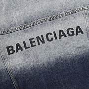 Chaqueta Vaquera Degradada con Bordado del Logotipo Balenciaga Balenciaga Gradient Logo Embroidered Denim Jacket - 3