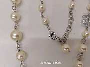 Collar largo de perlas de Chanel para vestidos de noche Chanel long pearl necklace for evening gowns - 3