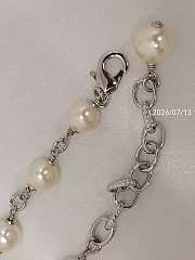 Collar largo de perlas de Chanel para vestidos de noche Chanel long pearl necklace for evening gowns - 2