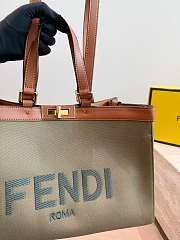 El bolso tote grande de Fendi, el mismo modelo que aparece en los vídeos de influencers.41*28cm Fendi large tote bag, the same style featured in influencer videos. - 2