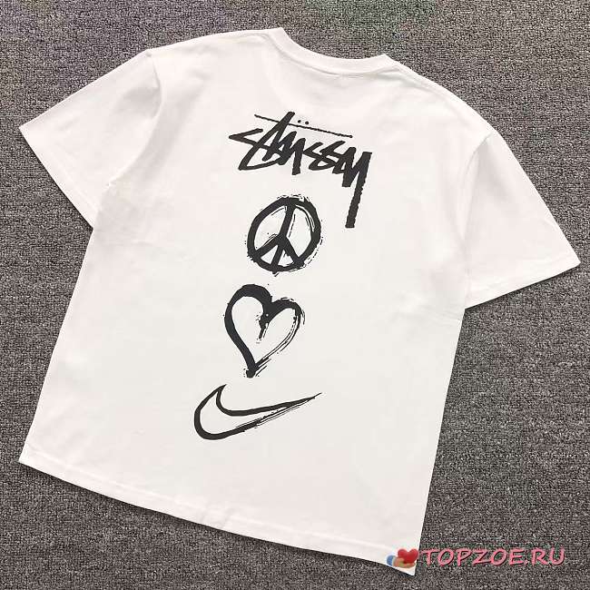 Camiseta Nike x Stussy Peace, Love, Swoosh Tee / Nike x Stussy T-Shirt   - 1