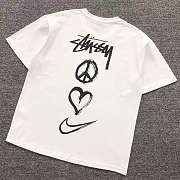 Camiseta Nike x Stussy Peace, Love, Swoosh Tee / Nike x Stussy T-Shirt   - 1