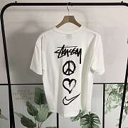 Camiseta Nike x Stussy Peace, Love, Swoosh Tee / Nike x Stussy T-Shirt   - 2